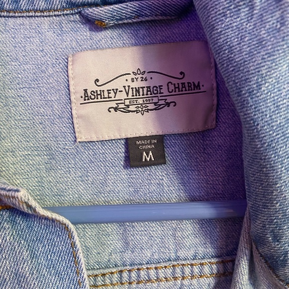 Jean jacket 💖 - Picture 2 of 2